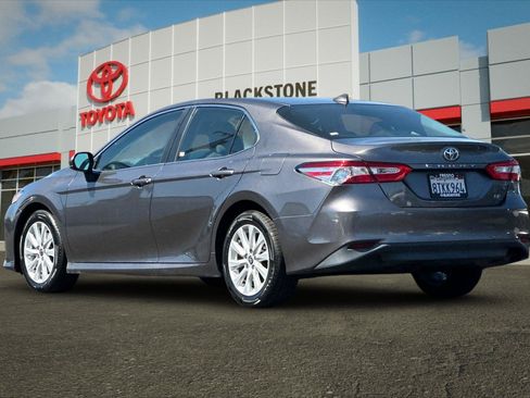 Used 2020 Toyota Camry LE FWD image 5