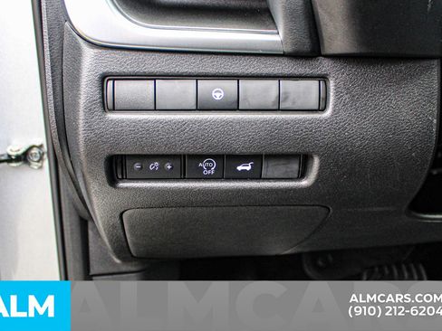 Used 2024 Nissan Rogue SV image 28