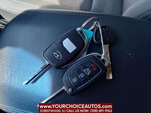 Used 2014 Hyundai Santa Fe GLS image 27