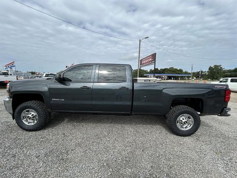 Used 2017 Chevrolet Silverado 2500 W/T AWD/4WD image 4