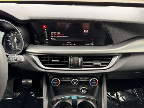 Used 2018 Alfa Romeo Stelvio AWD image 22