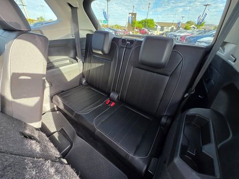 Used 2023 Volkswagen Tiguan SE image 17