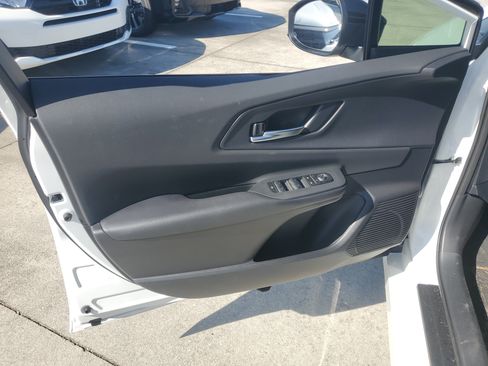 Used 2025 Toyota Prius FWD image 23