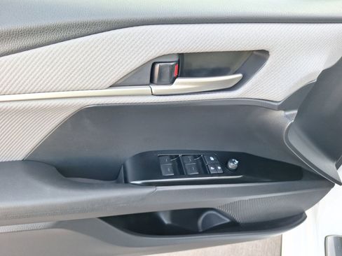 Used 2025 Toyota Camry SE w/ Multimedia Upgrade Package image 17