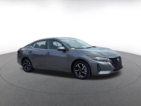Used 2025 Nissan Sentra SV FWD image 2