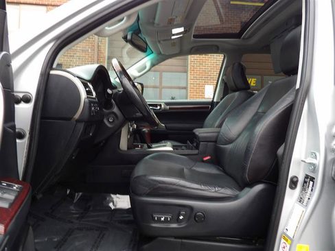 Used 2016 Lexus GX 460 image 10