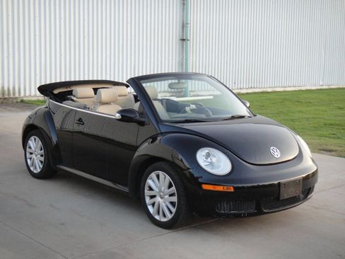 Used 2008 Volkswagen Beetle SE image 4
