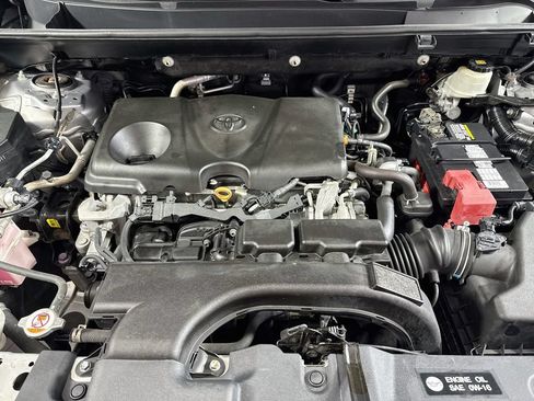 Used 2020 Toyota RAV4 XLE w/ Convenience Package FWD image 28