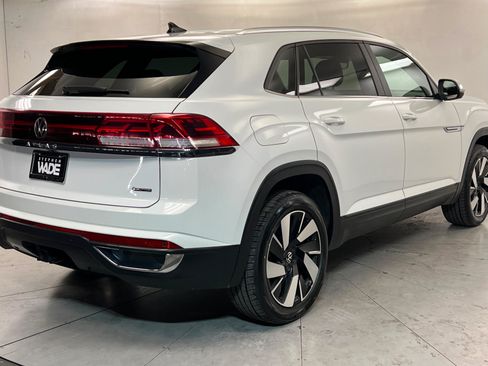 Used 2025 Volkswagen Atlas Cross Sport SE AWD/4WD image 6