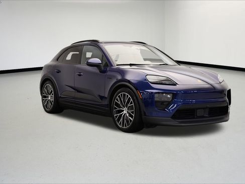 Used 2025 Porsche Macan 4S Electric image 9