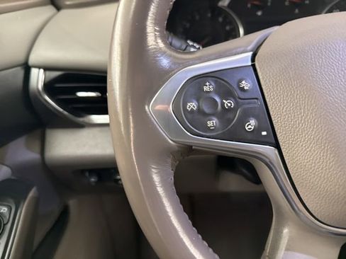 Used 2021 Chevrolet Traverse Premier image 21