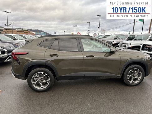 Used 2024 Chevrolet Trax LT w/ Driver Confidence Package image 5