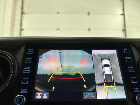 Used 2022 Toyota Tacoma Limited image 26