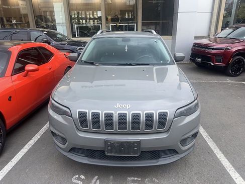 Used 2019 Jeep Cherokee Latitude Plus image 2