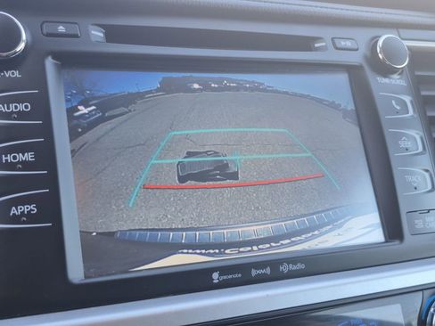 Used 2018 Toyota Highlander XLE image 26