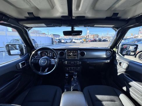 Certified 2022 Jeep Gladiator Willys image 26