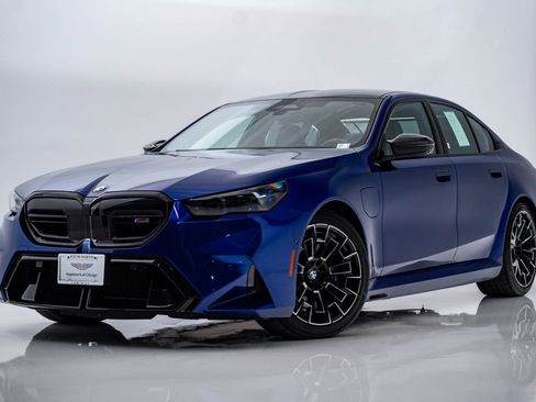 Used 2025 BMW M5 w/ Carbon Package AWD/4WD image 1