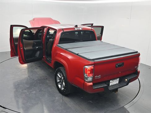 Used 2019 Toyota Tacoma Limited image 54