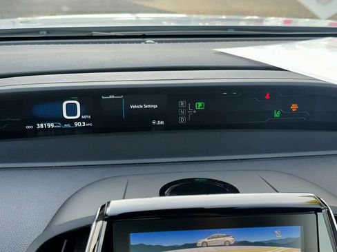 Used 2019 Toyota Prius Prime Premium image 30