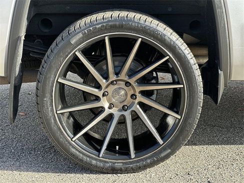 Used 2018 GMC Sierra 1500 SLT w/ Enhanced Driver Alert Package image 30