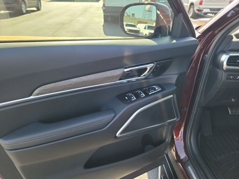 Used 2022 Kia Telluride SX w/ Towing Package FWD image 17