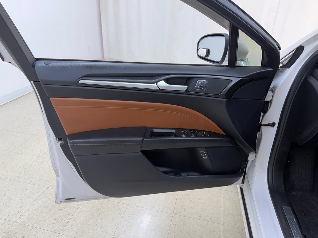 Used 2020 Ford Fusion Energi Titanium FWD image 15