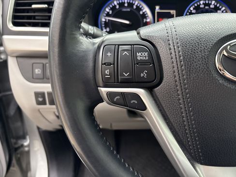 Used 2017 Toyota Highlander Limited image 19