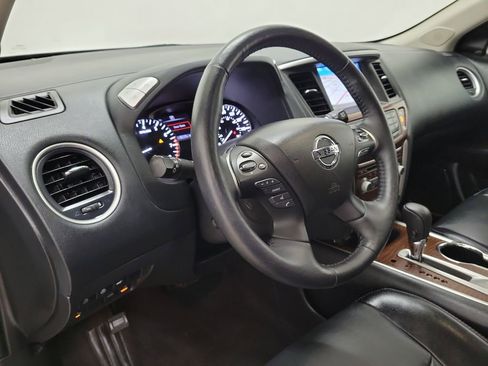 Used 2020 Nissan Pathfinder Platinum image 22