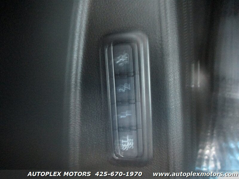 Used 2018 Chevrolet Suburban Premier AWD/4WD image 35