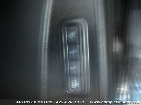 Used 2018 Chevrolet Suburban Premier image 35