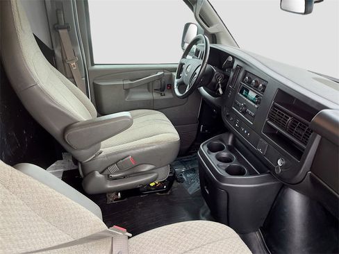 Used 2023 GMC Savana 3500 Extended w/ Driver Convenience Package image 23