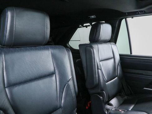 Used 2024 Toyota Sequoia Platinum AWD/4WD image 31