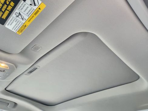 Used 2022 Toyota Highlander XLE FWD image 19