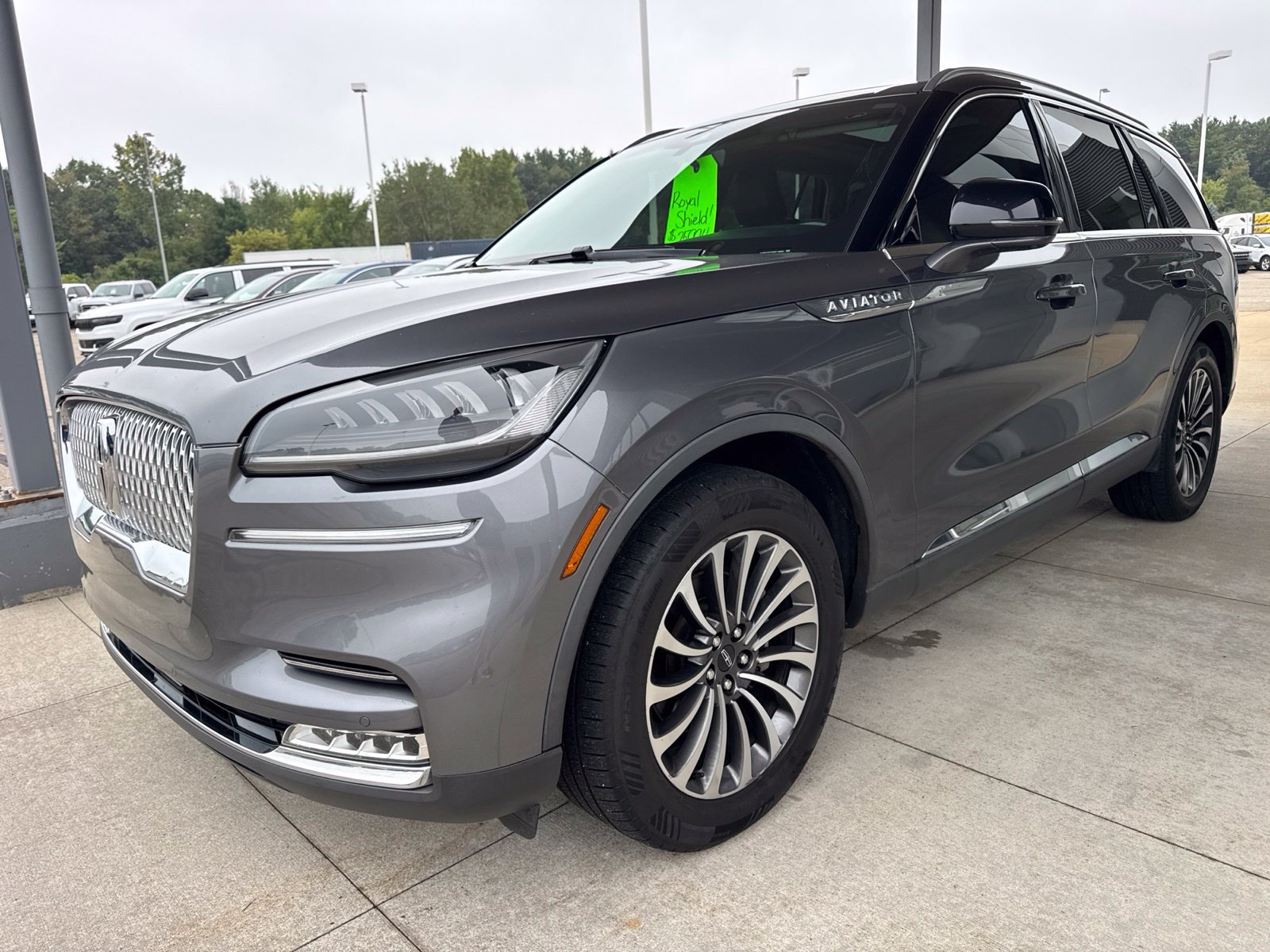 Used 2021 Lincoln Aviator Reserve AWD/4WD image 2