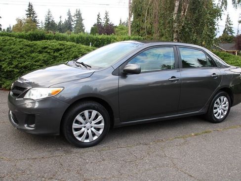 Used 2012 Toyota Corolla LE FWD image 1