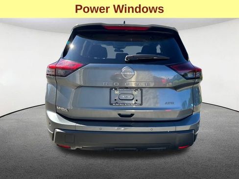 Used 2024 Nissan Rogue S image 12
