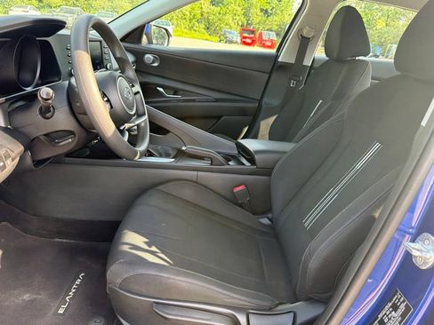 Used 2023 Hyundai Elantra SEL w/ Preferred Accessory Package FWD image 11