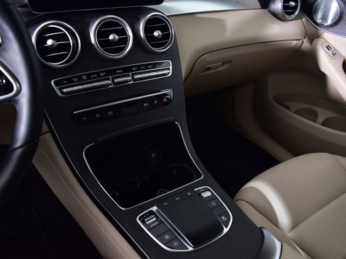 Used 2020 Mercedes-Benz GLC 300 4MATIC image 25