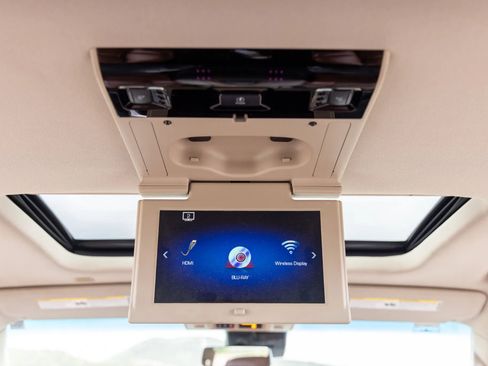 Used 2019 Cadillac Escalade Premium Luxury image 39