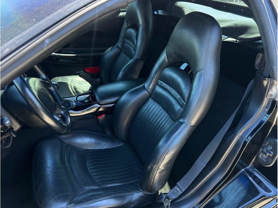 Used 2000 Chevrolet Corvette Convertible w/ Performance Handling Pkg RWD image 5