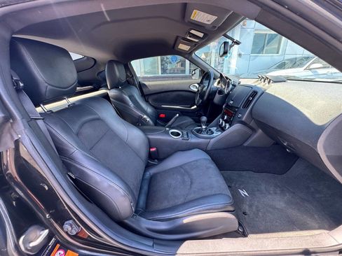 Used 2009 Nissan 370Z Touring image 12