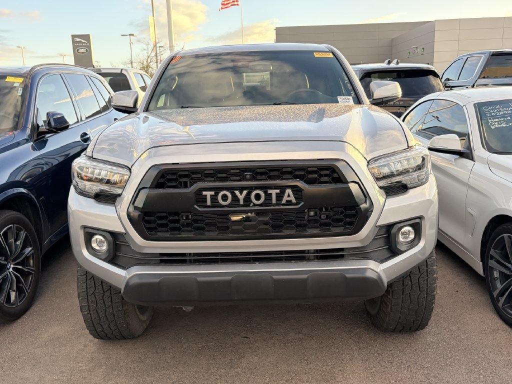 Used 2021 Toyota Tacoma TRD Off-Road w/ TRD Premium Off Road Package AWD/4WD image 3