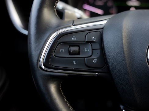 Used 2022 Buick Envision Essence w/ Sport Touring Package image 15