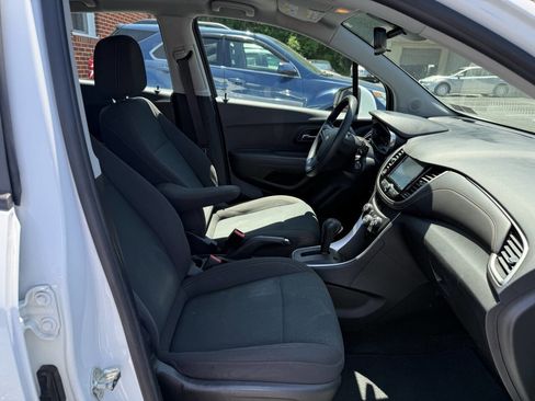 Used 2017 Chevrolet Trax LS FWD image 22