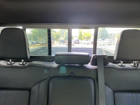 Used 2022 Chevrolet Silverado 1500 High Country w/ High Country Premium Package AWD/4WD image 36