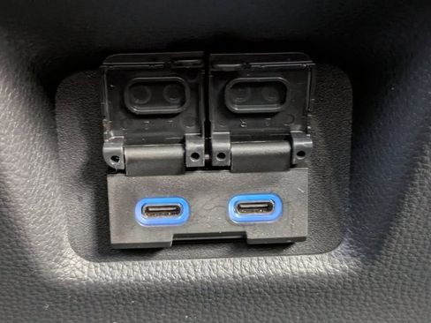 Used 2022 Toyota RAV4 XLE image 16