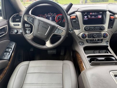 Used 2015 GMC Yukon Denali w/ Premium Package AWD/4WD image 12