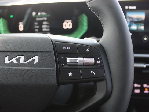 New 2026 Kia Sportage LX image 16