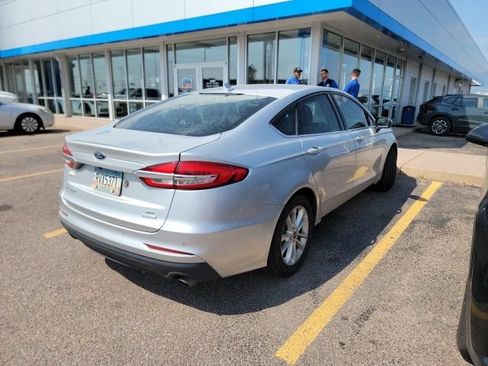 Used 2019 Ford Fusion SE FWD image 4