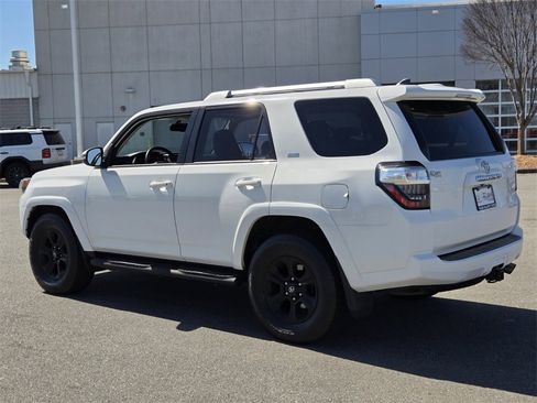 Used 2017 Toyota 4Runner SR5 Premium image 3